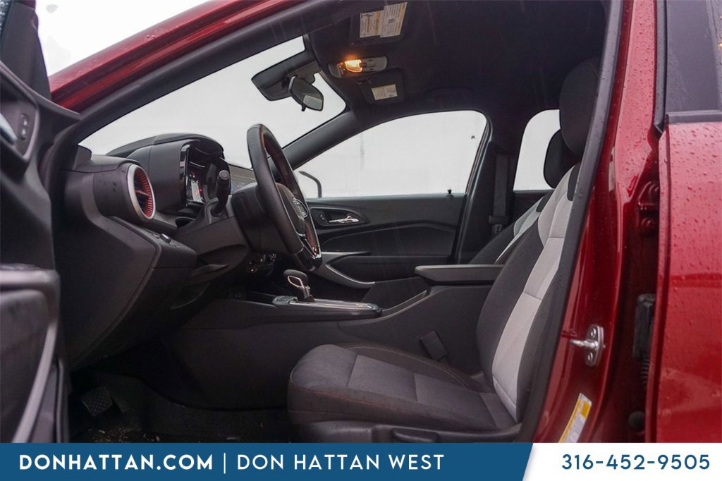 Used 2024 Chevrolet Trax RS image 3
