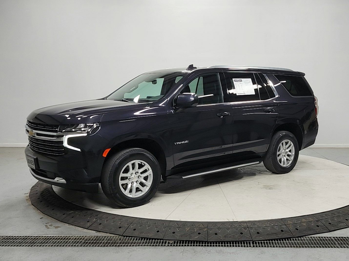 Used 2023 Chevrolet Tahoe LT RWD image 3