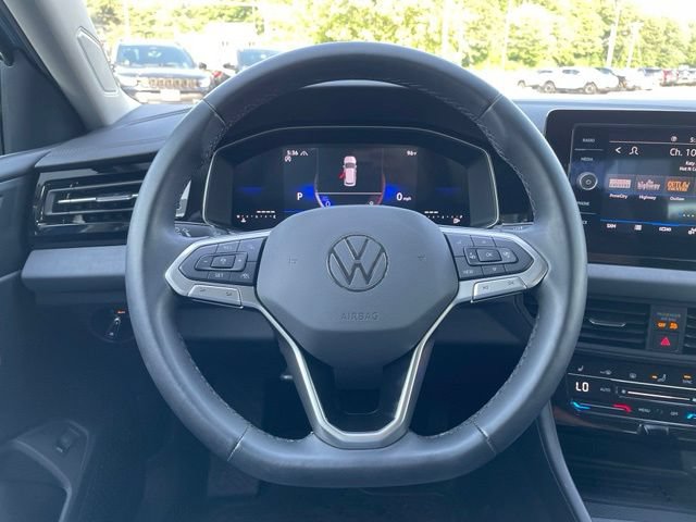 Used 2025 Volkswagen Jetta SE FWD image 14