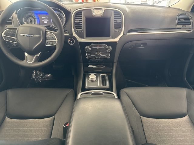 Used 2023 Chrysler 300 Touring AWD/4WD image 2