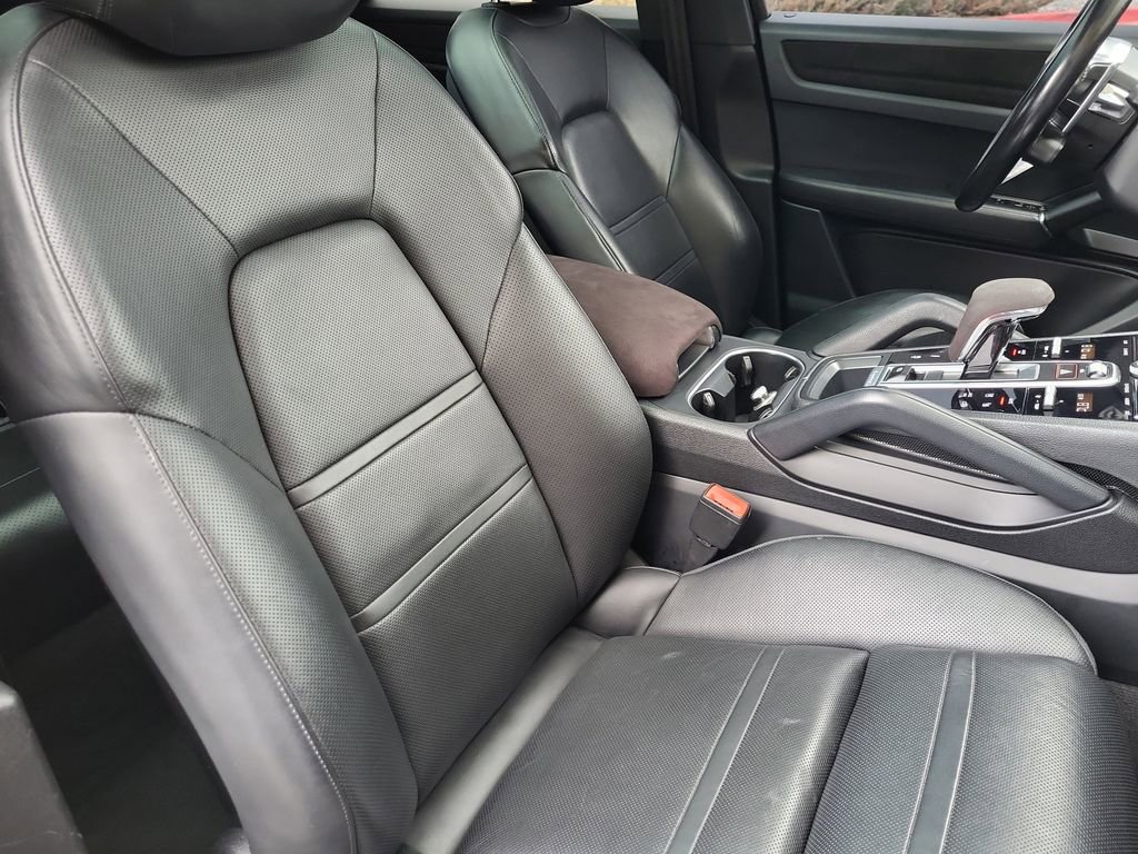 Used 2020 Porsche Cayenne image 19