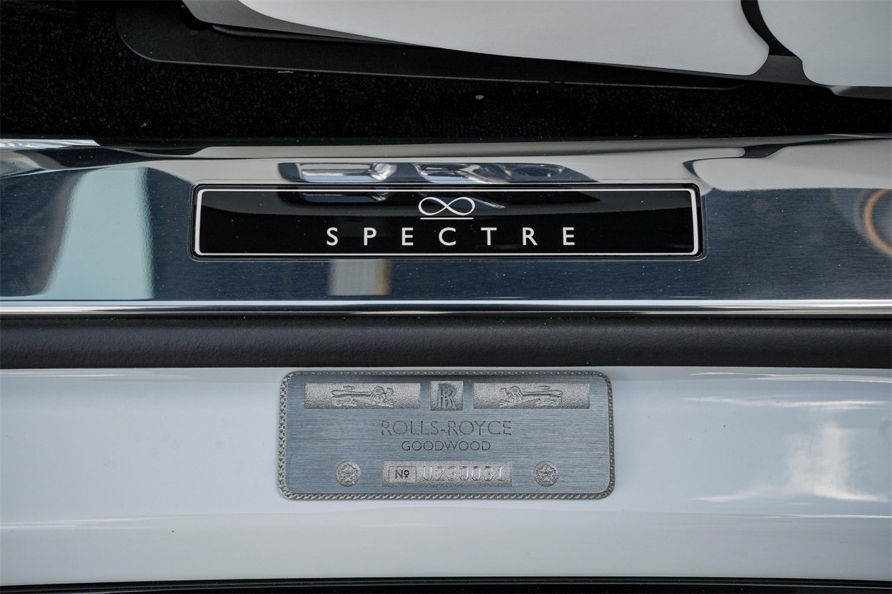 New 2025 Rolls-Royce Spectre Black Badge image 38