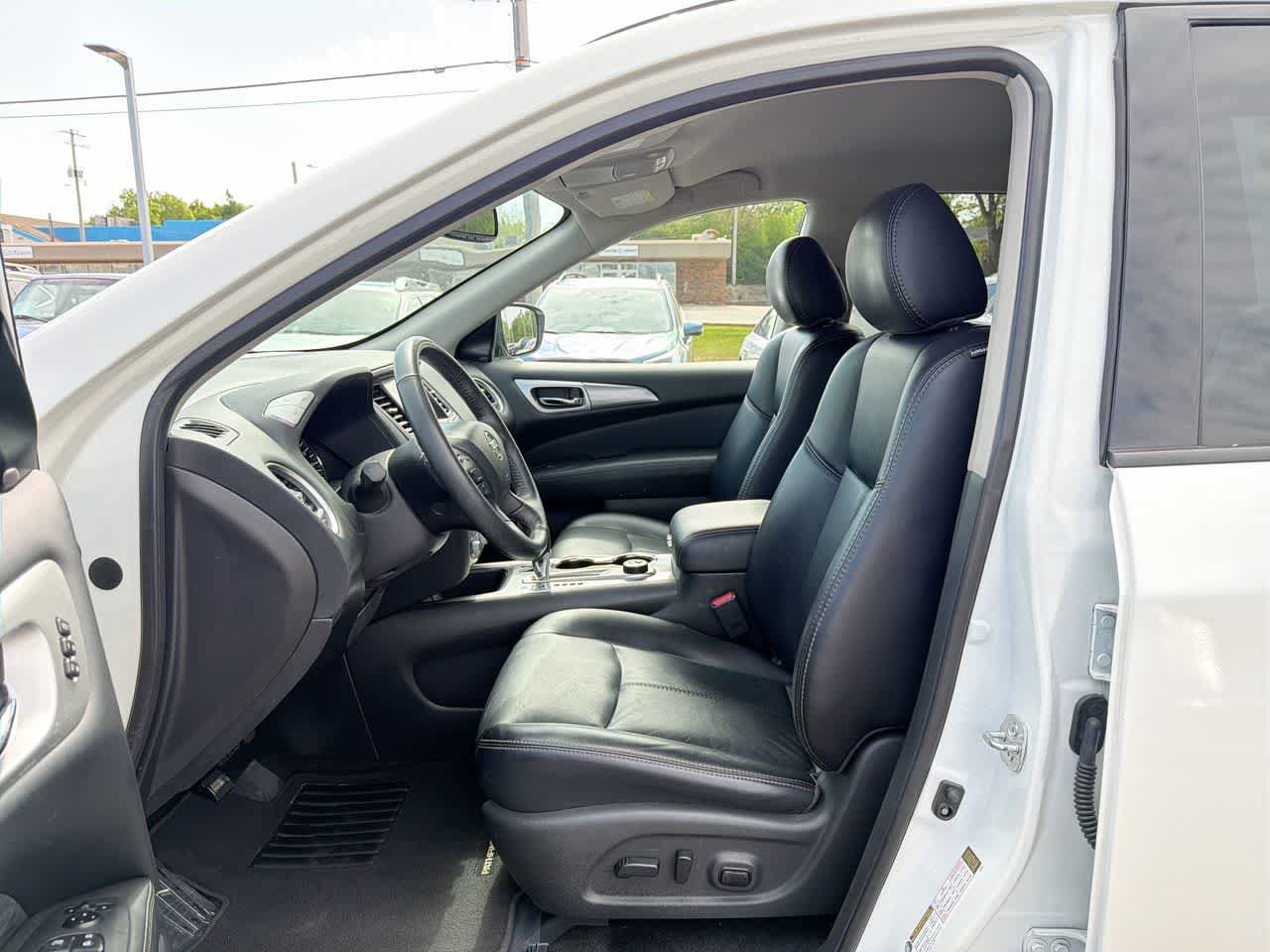 Used 2019 Nissan Pathfinder SL AWD/4WD image 21