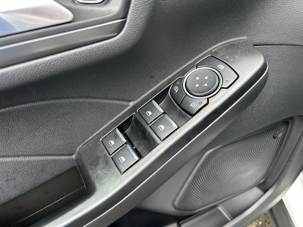 Used 2025 Ford Escape SE w/ Class II Trailer Tow Package image 18