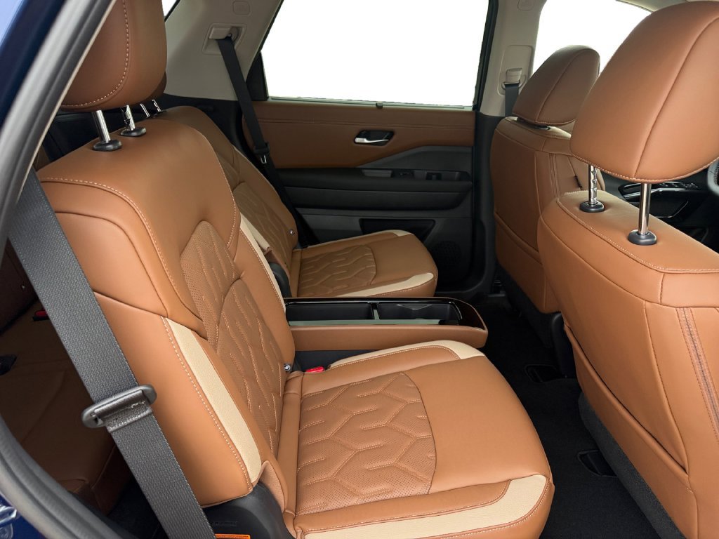 New 2026 Nissan Pathfinder Platinum AWD/4WD image 17