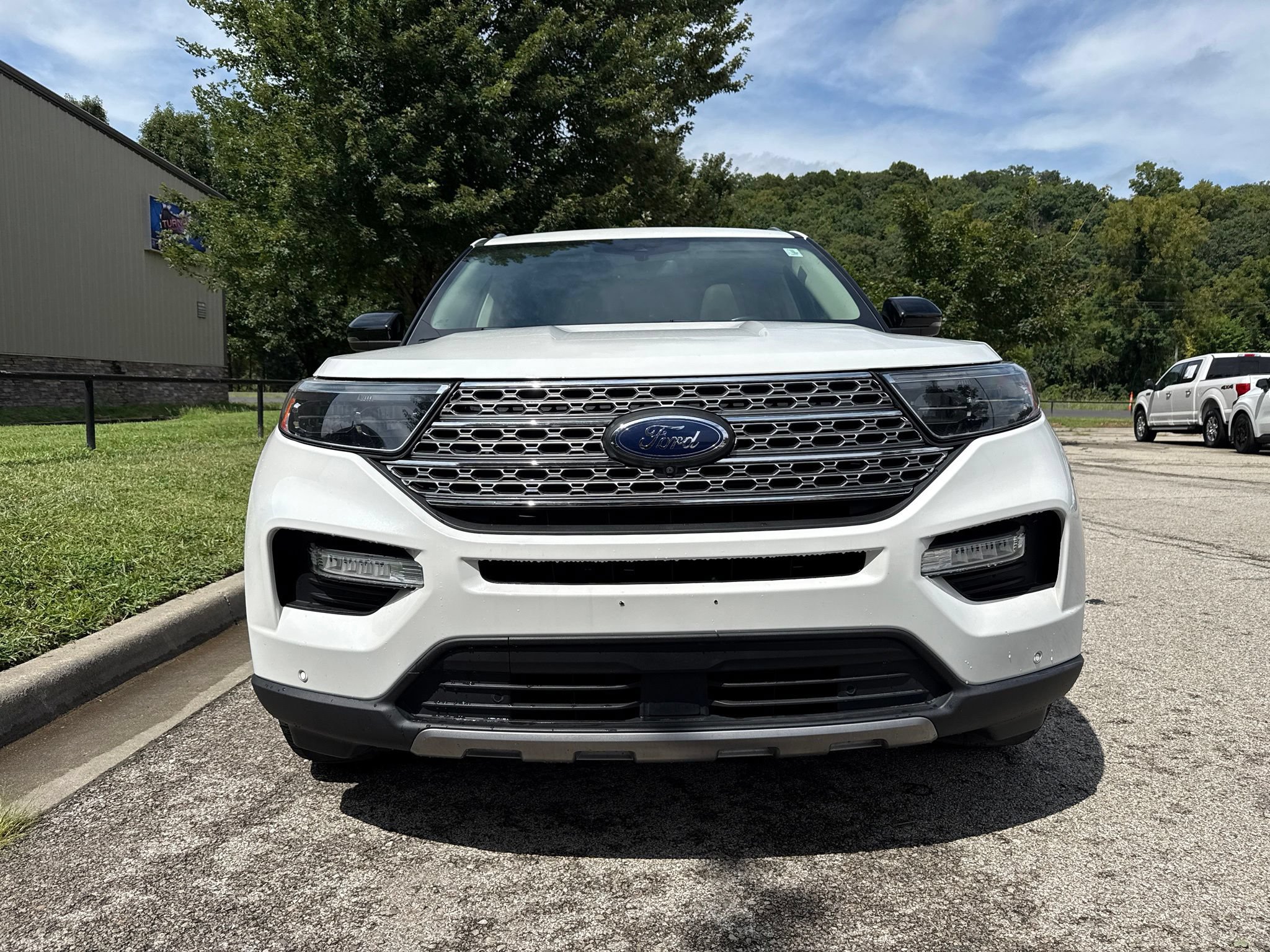 Used 2020 Ford Explorer Limited AWD/4WD image 2