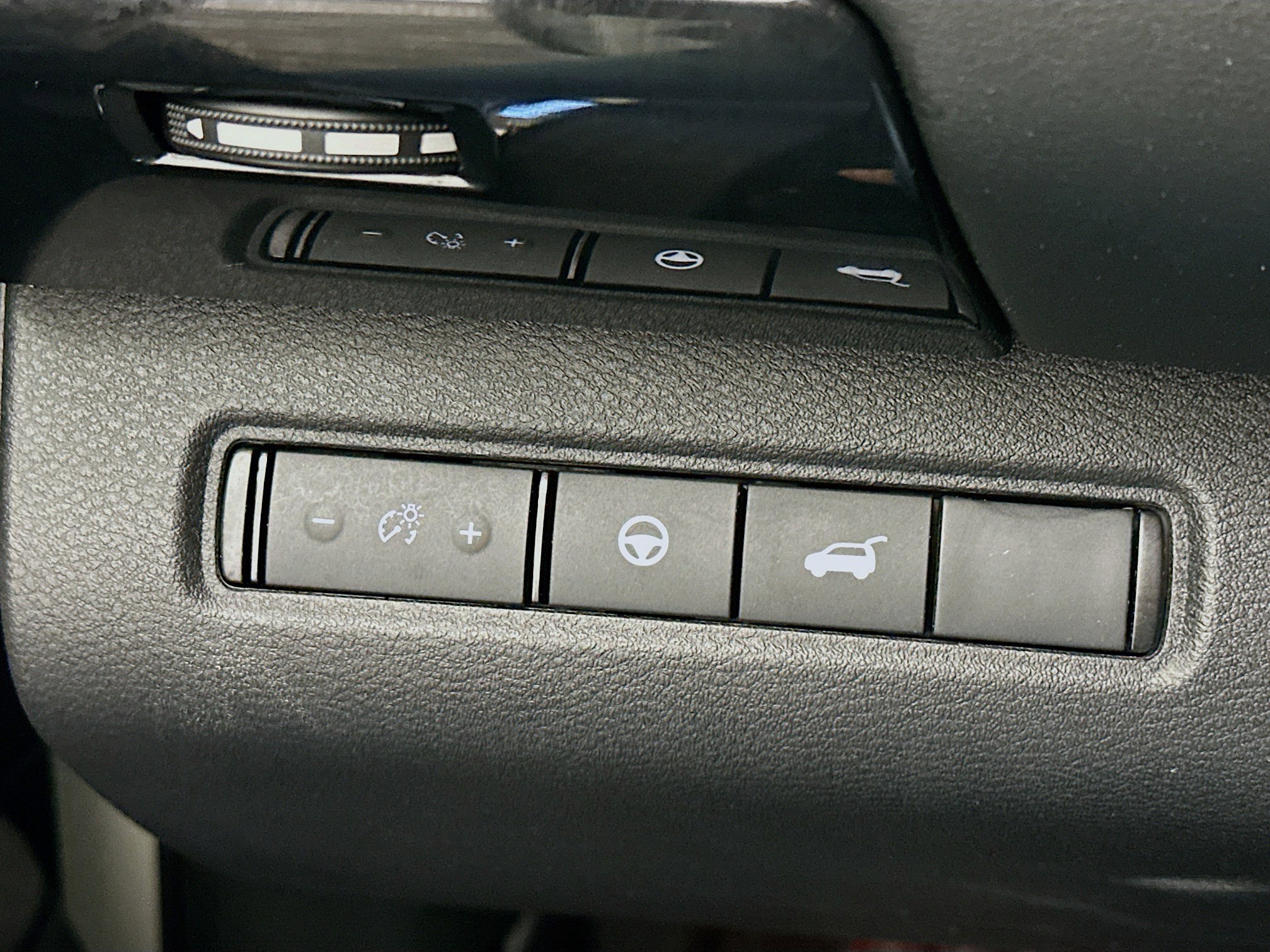 Used 2023 Nissan Pathfinder SV w/ SV Premium Package image 17