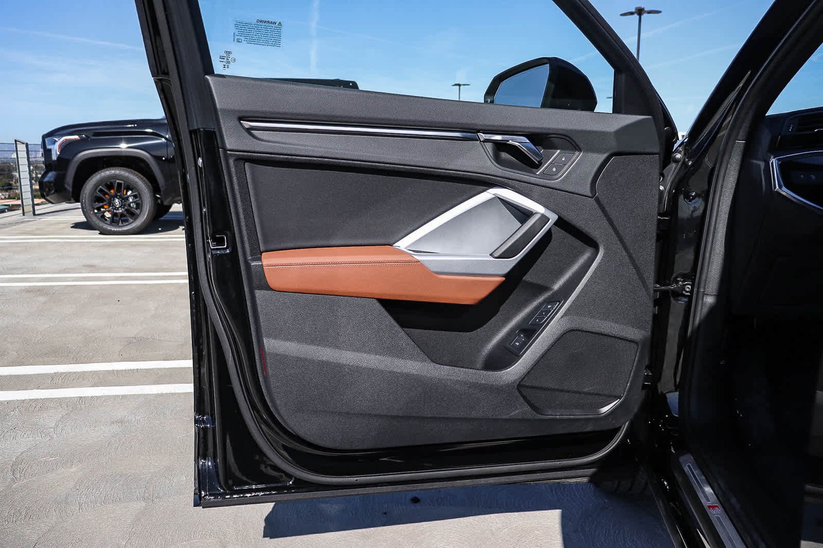 Used 2025 Audi Q3 2.0T Premium w/ Convenience Package image 29