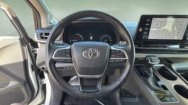 Used 2023 Toyota Sienna XLE w/ XLE Plus Package image 11