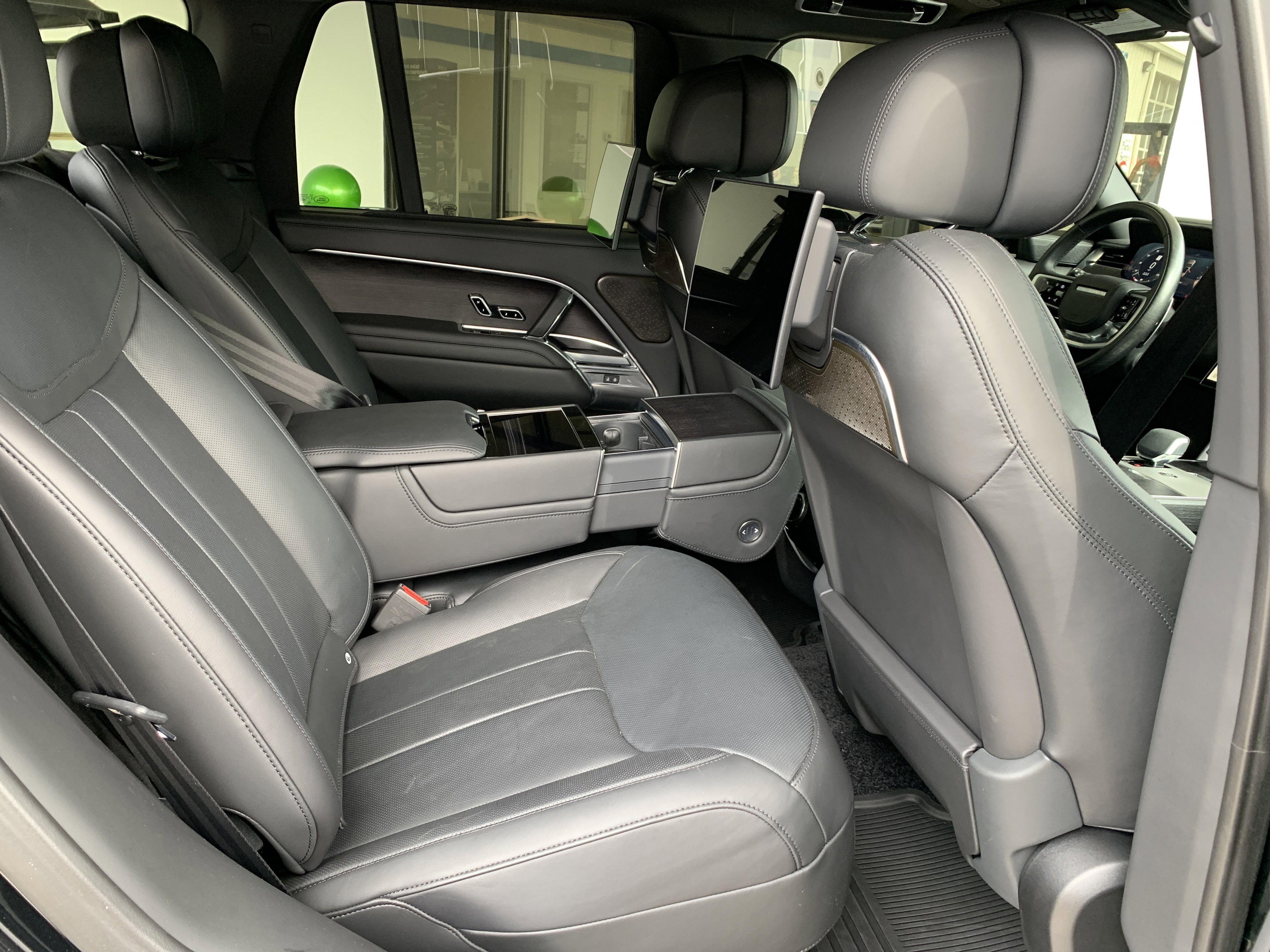 Used 2025 Land Rover Range Rover Autobiography image 34