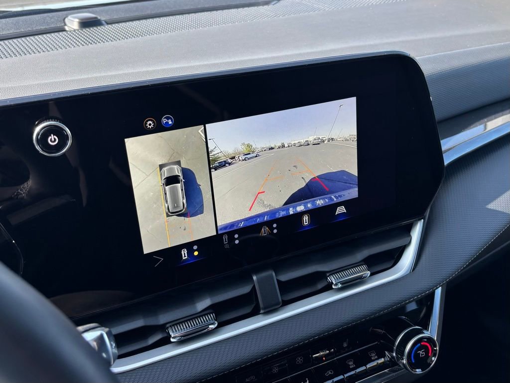 Used 2025 Chevrolet Equinox LT w/ Convenience Package II image 39