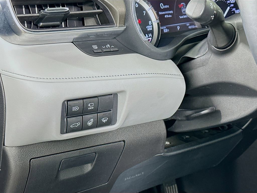 Used 2021 Toyota Highlander Limited image 10