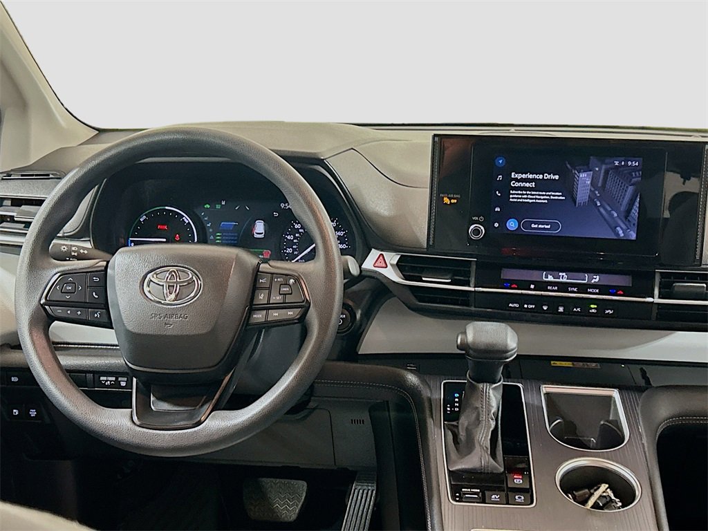 Used 2025 Toyota Sienna LE image 18