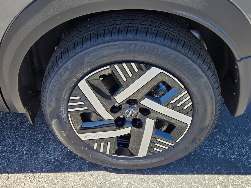 New 2026 Nissan Kicks SV w/ SV Premium Package FWD image 5