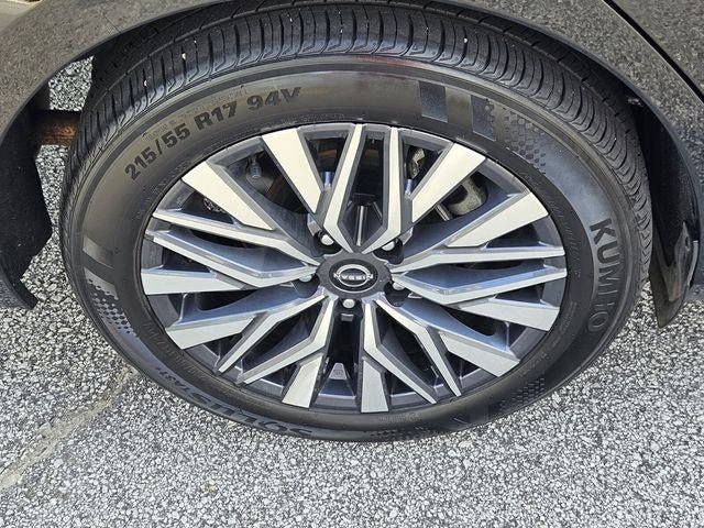 Used 2025 Nissan Altima 2.5 SV FWD image 10