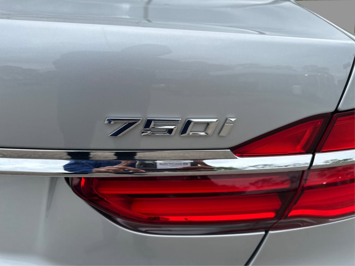 Used 2017 BMW 750i xDrive AWD/4WD image 31