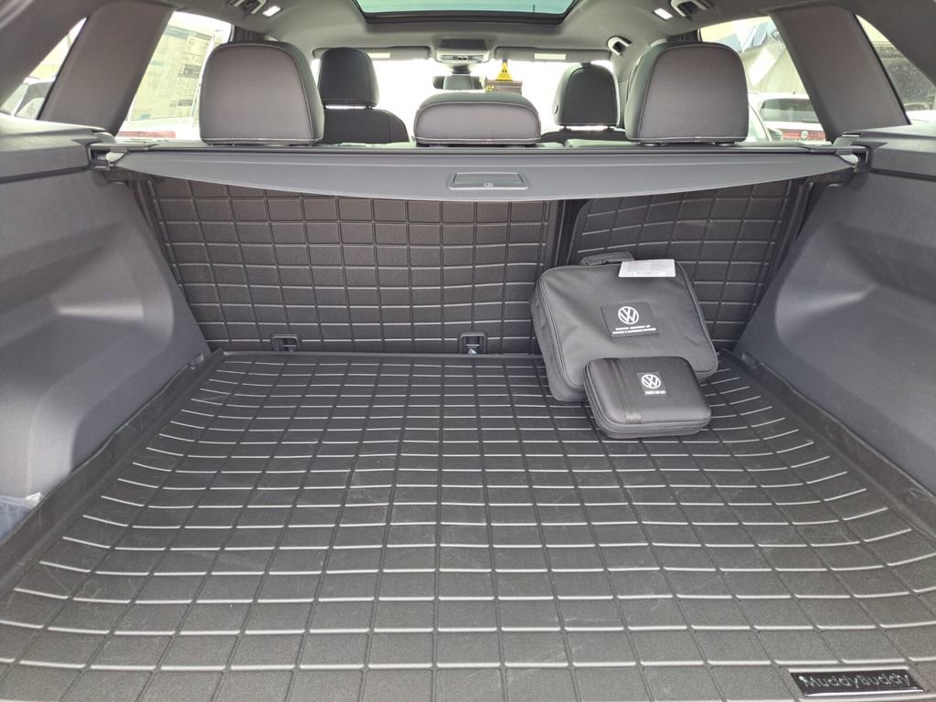 New 2026 Volkswagen Atlas Cross Sport SE image 28