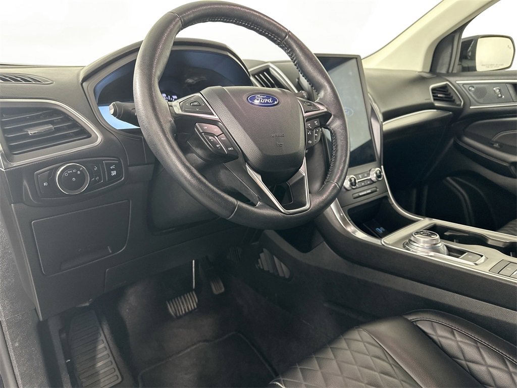 Used 2024 Ford Edge Titanium image 14