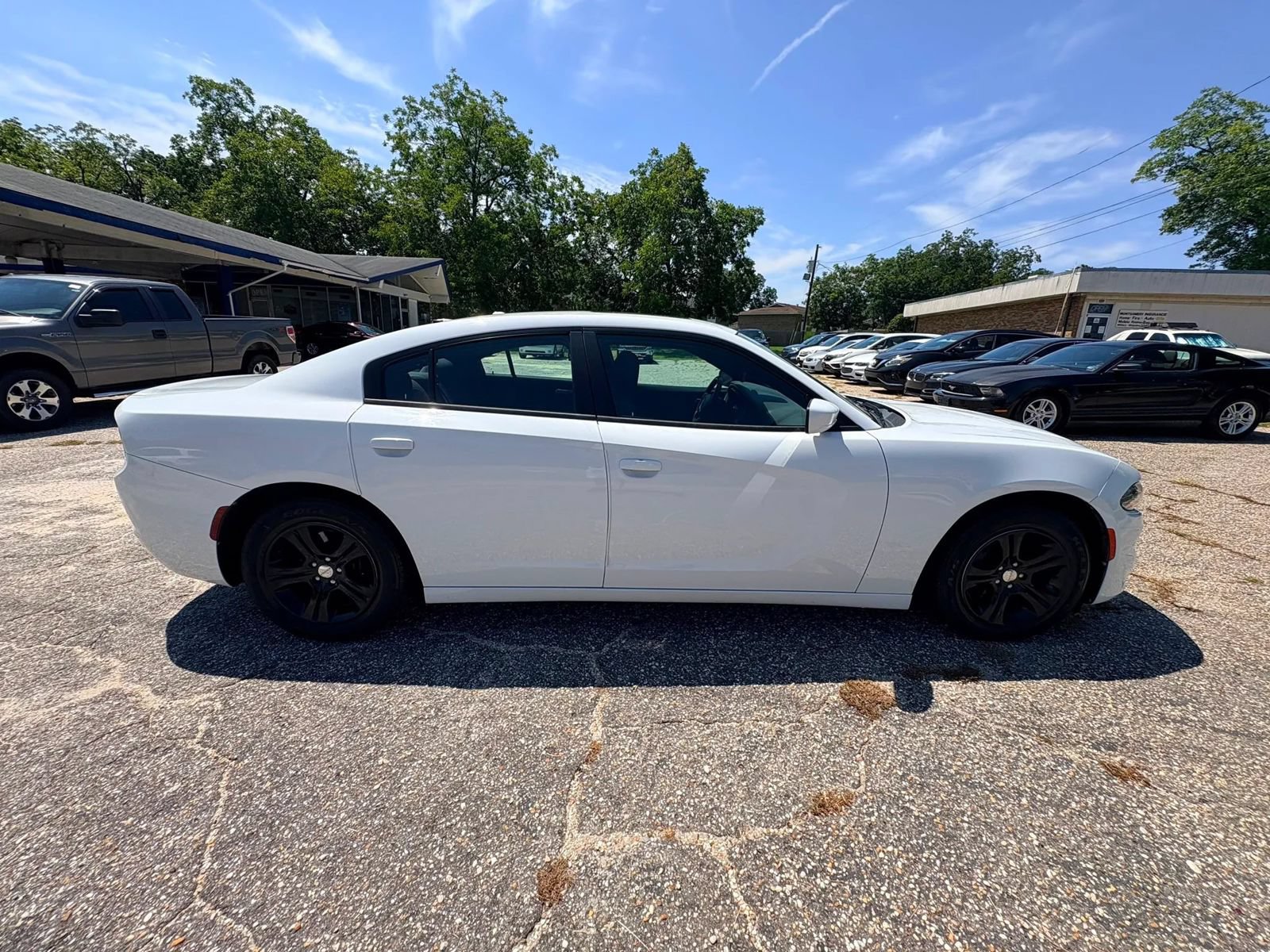 Used 2019 Dodge Charger SXT RWD image 8