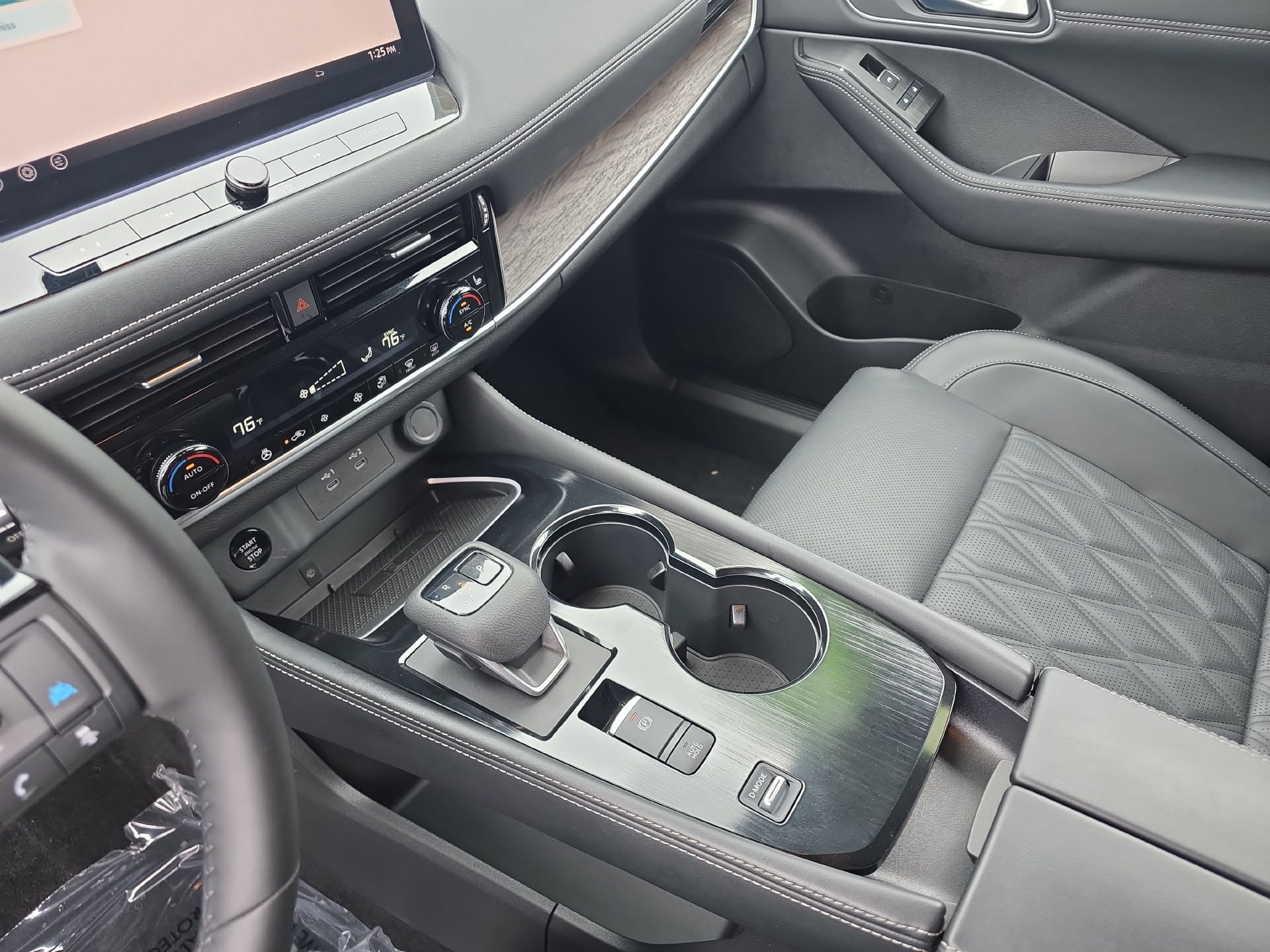 Used 2025 Nissan Rogue Platinum FWD image 25