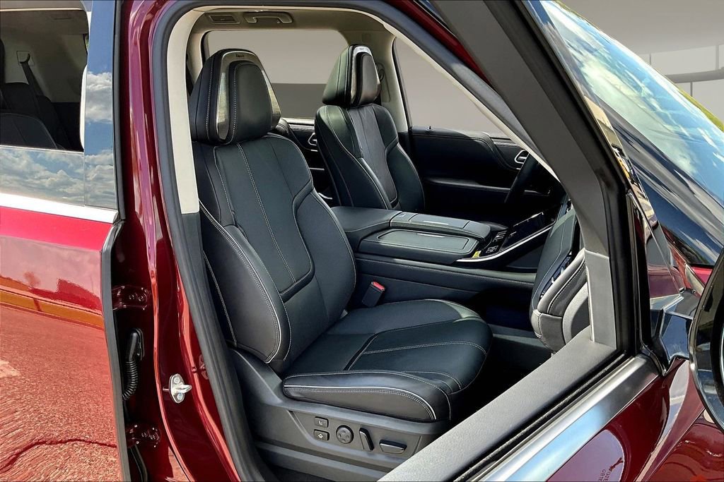 Used 2025 INFINITI QX80 Sensory AWD/4WD image 7