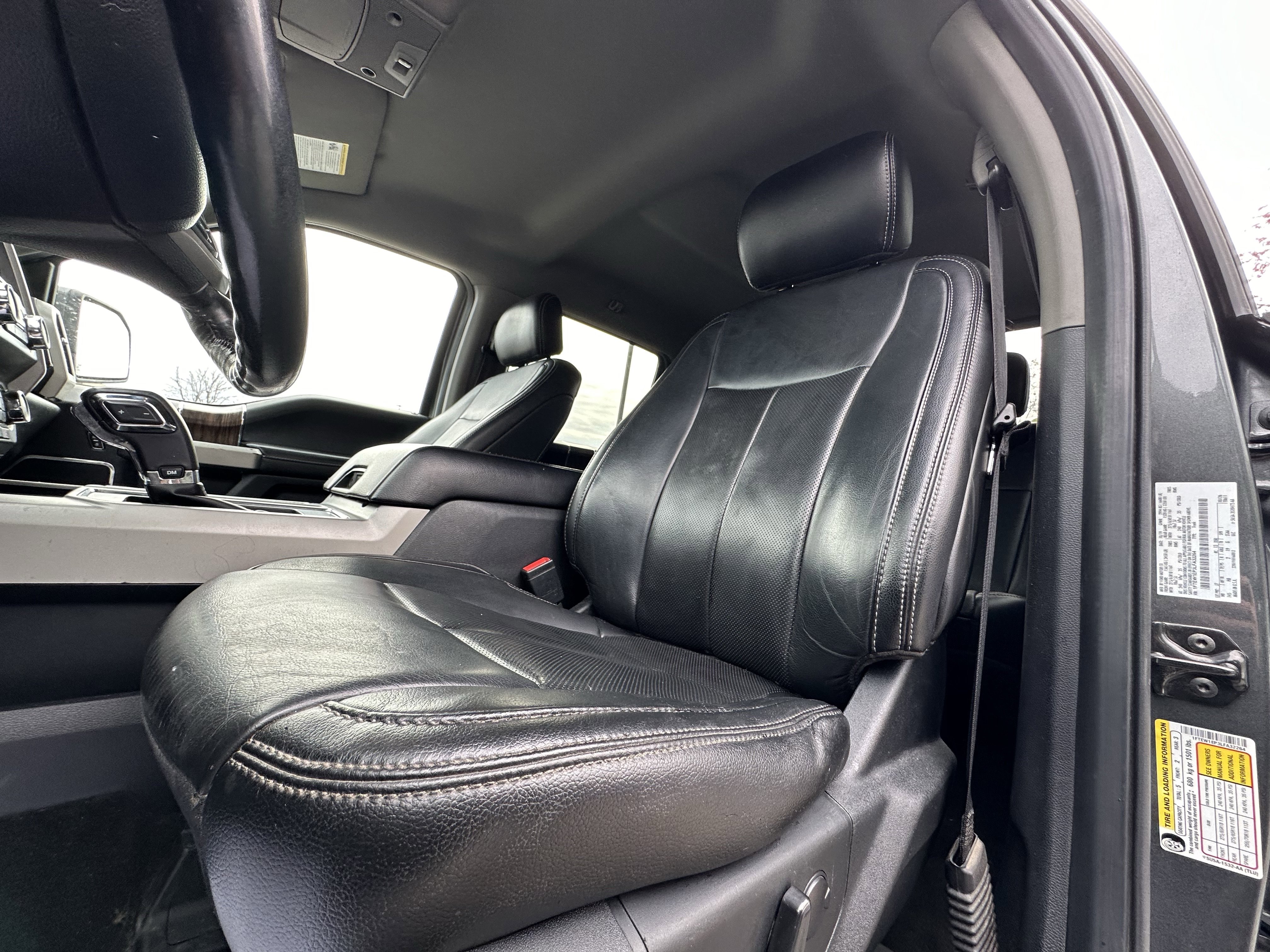 Used 2020 Ford F150 Lariat w/ Trailer Tow Package image 27