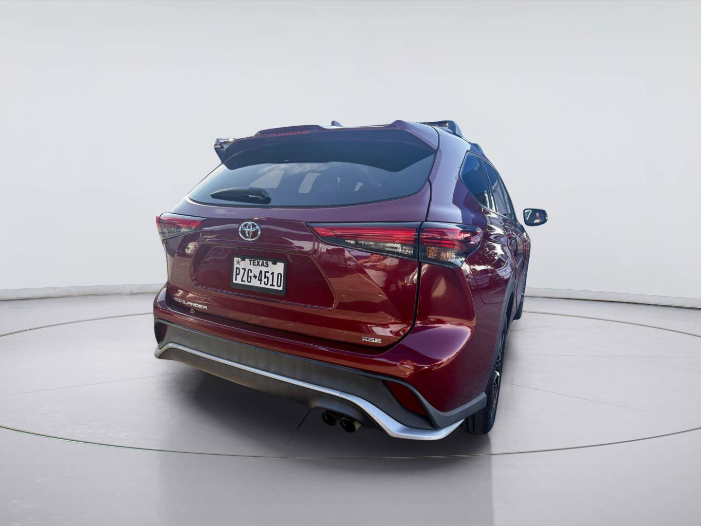 Used 2021 Toyota Highlander XSE FWD image 3