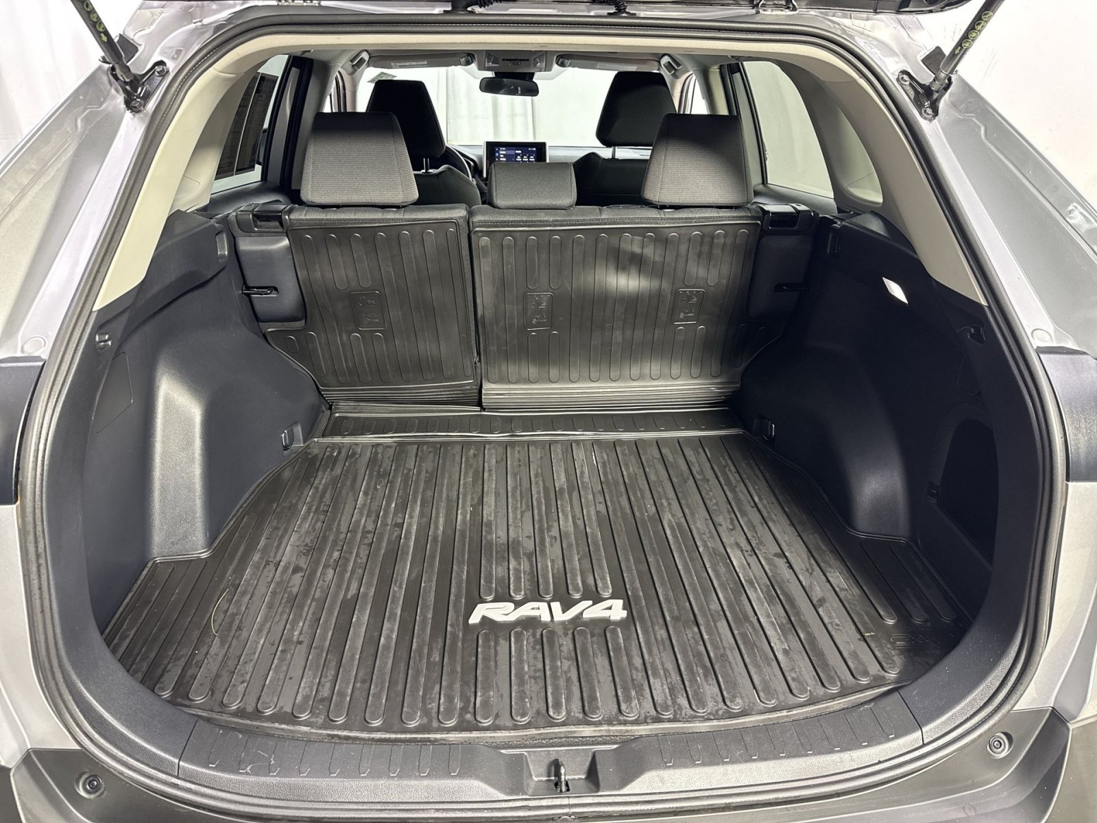 Used 2024 Toyota RAV4 XLE AWD/4WD image 37