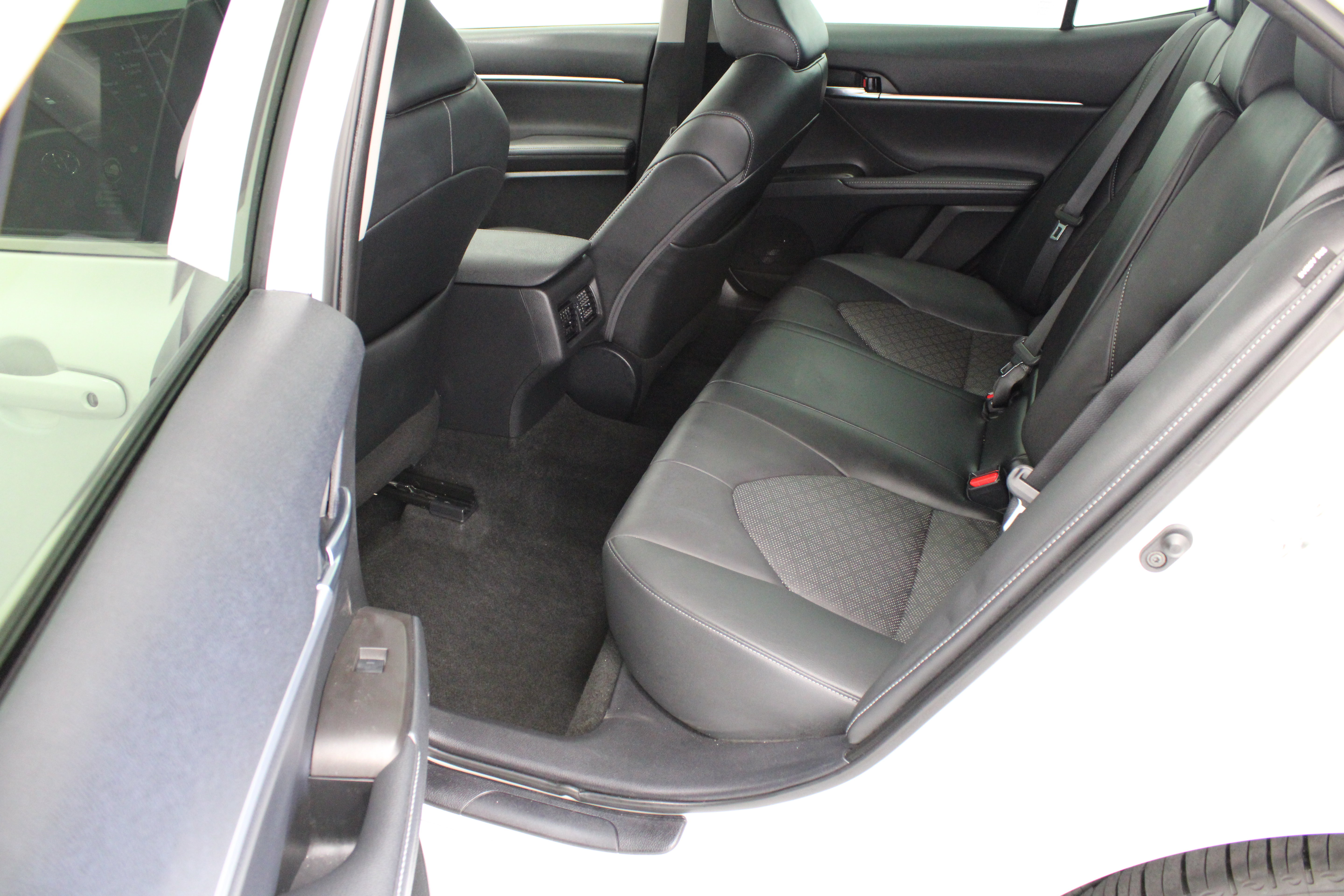 Used 2023 Toyota Camry XSE FWD image 29