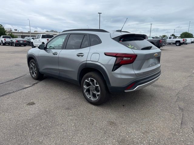 Used 2025 Chevrolet Trax LT w/ LT Convenience Package FWD image 5