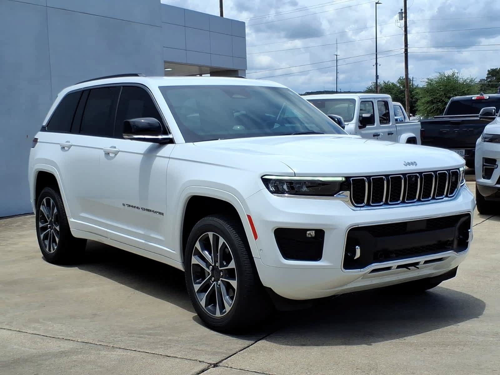Used 2024 Jeep Grand Cherokee Overland w/ Adv Protech Group III AWD/4WD image 28