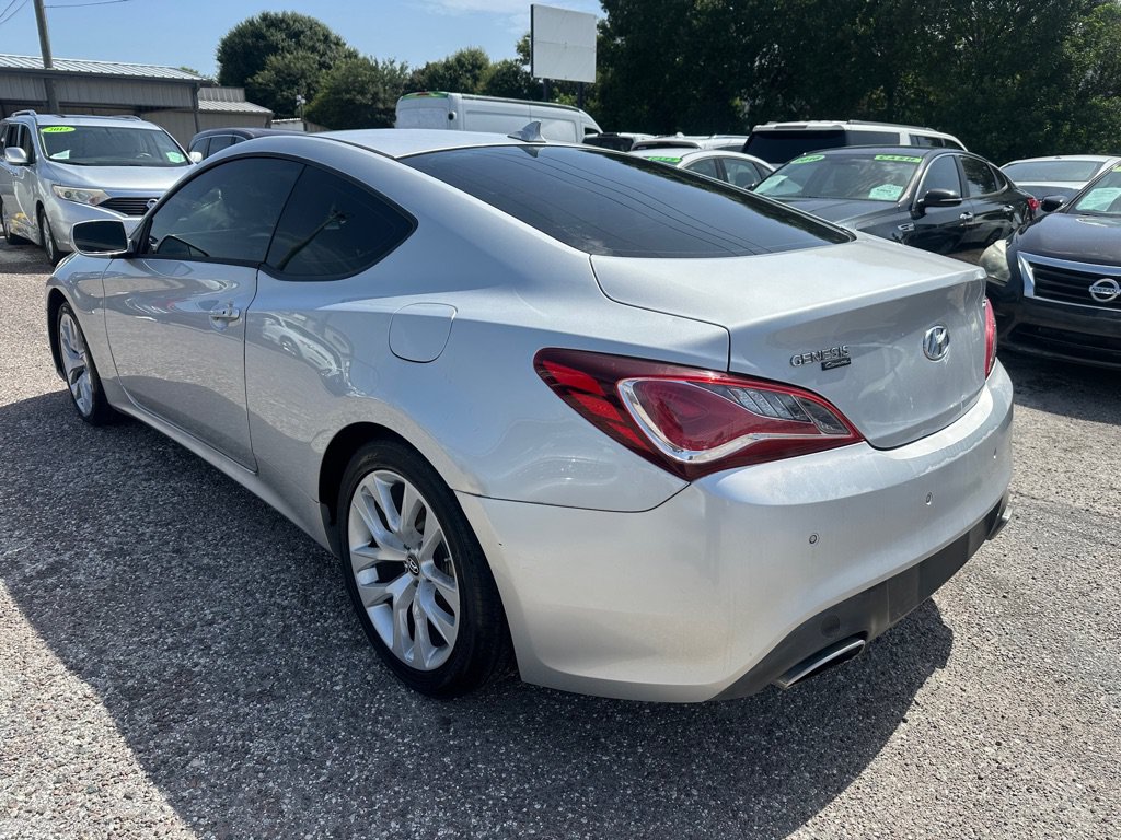 Used 2014 Hyundai Genesis 2.0T RWD image 4