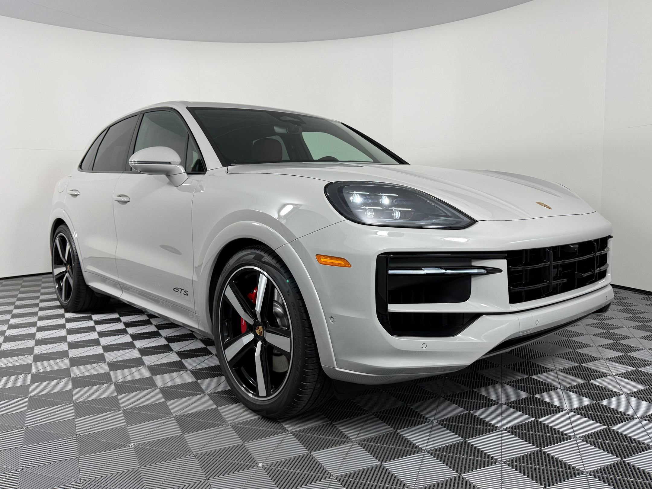 New 2026 Porsche Cayenne GTS image 7