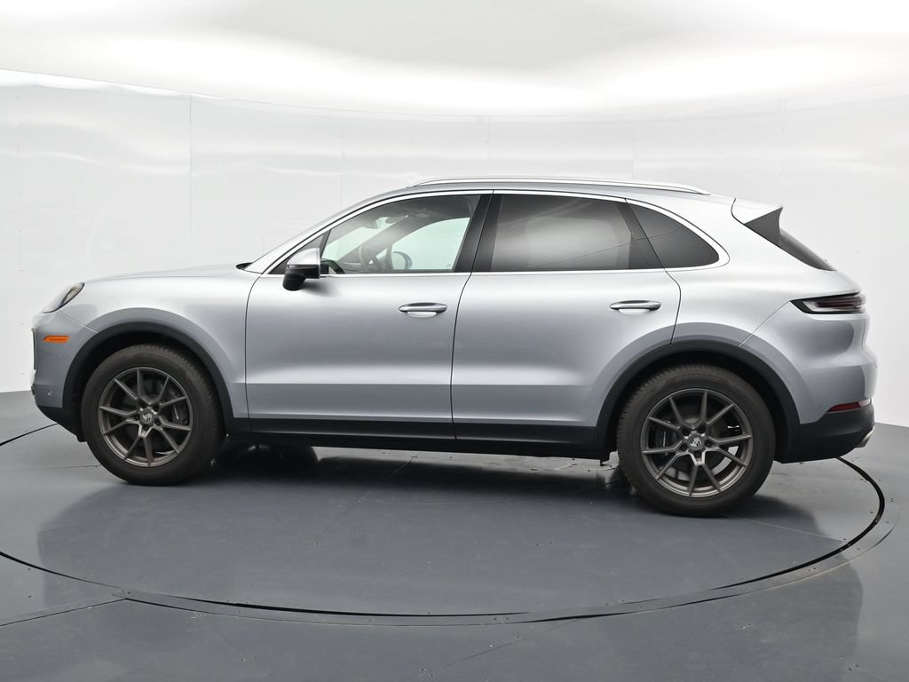 Certified 2025 Porsche Cayenne AWD/4WD image 2