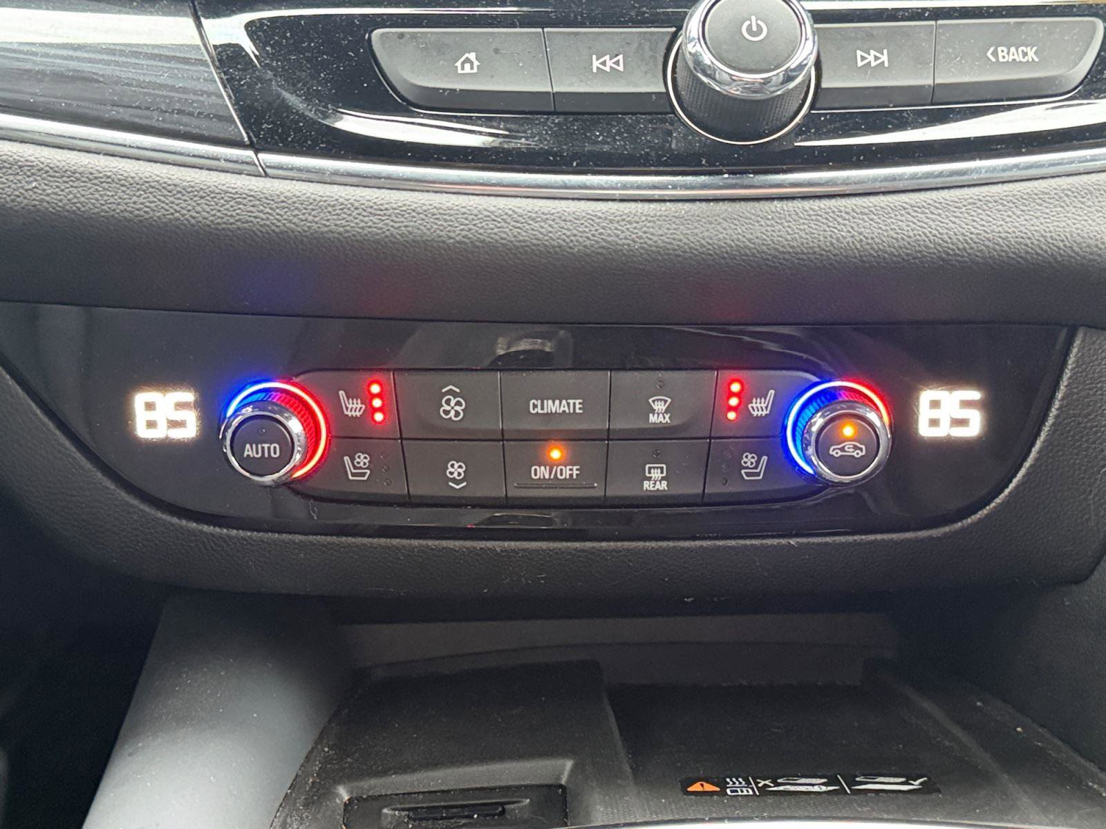 Used 2024 Buick Enclave Premium image 24