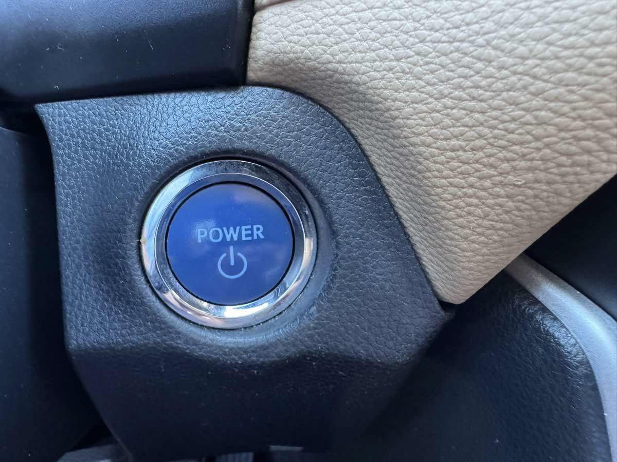 Used 2020 Toyota RAV4 XLE w/ Convenience Package AWD/4WD image 31