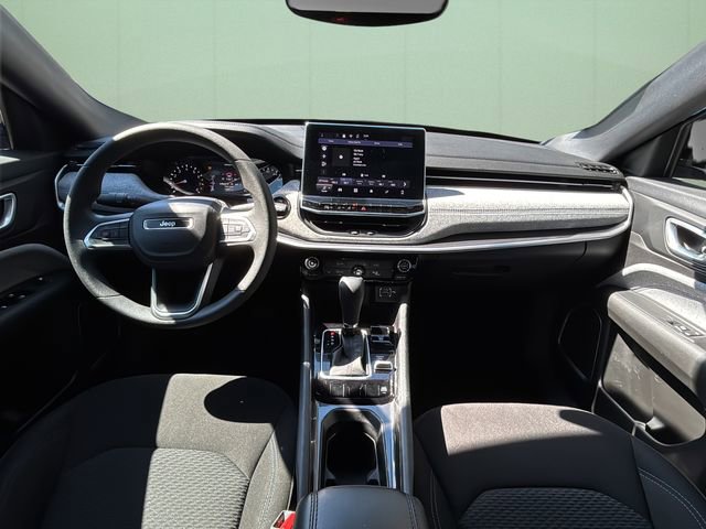 Used 2024 Jeep Compass Sport image 23