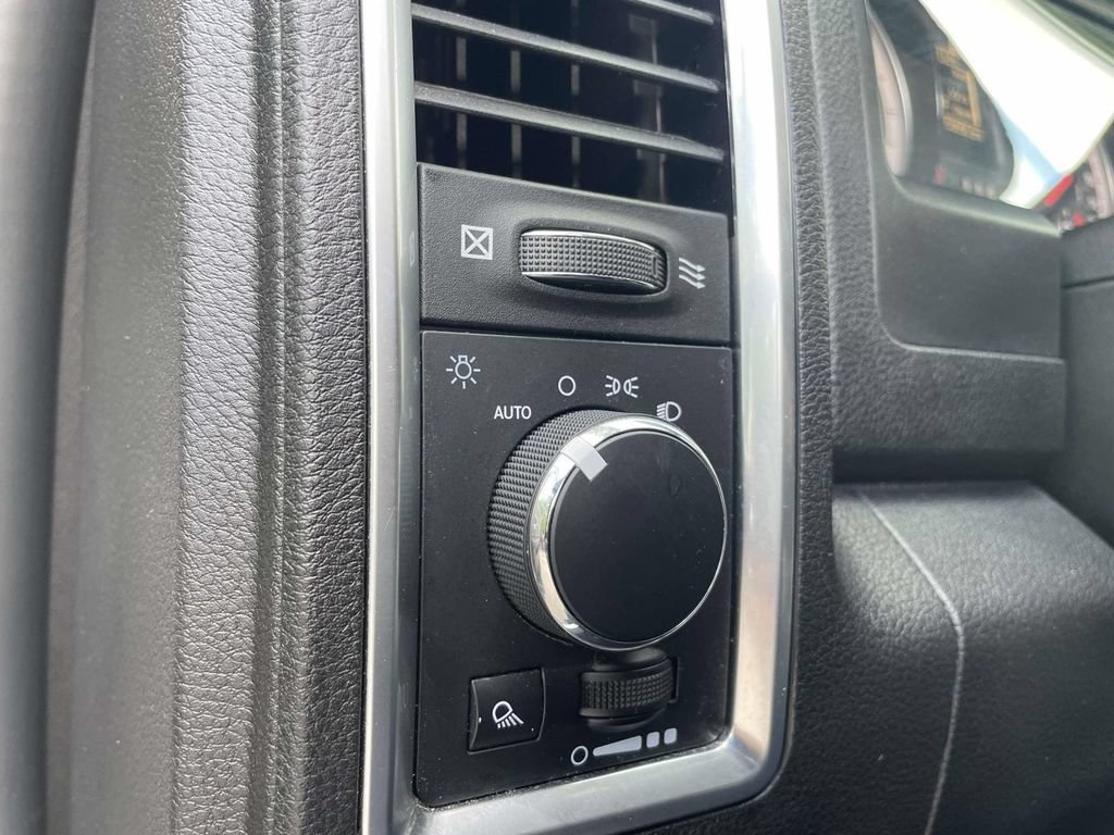 Used 2024 RAM 1500 Classic SLT AWD/4WD image 27