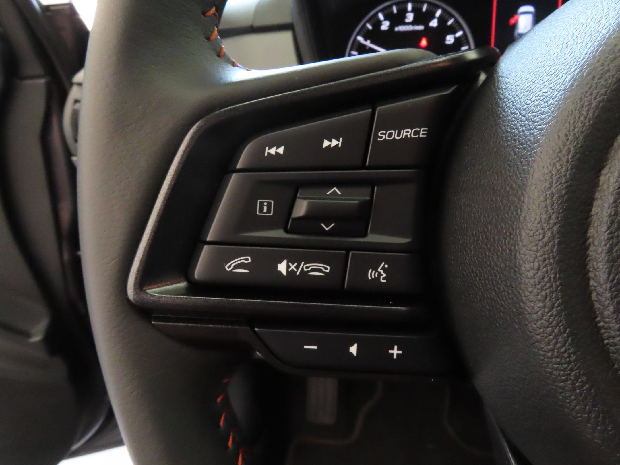 Used 2025 Subaru Crosstrek 2.5i Limited w/ Crosstrek Mirror Package AWD/4WD image 13