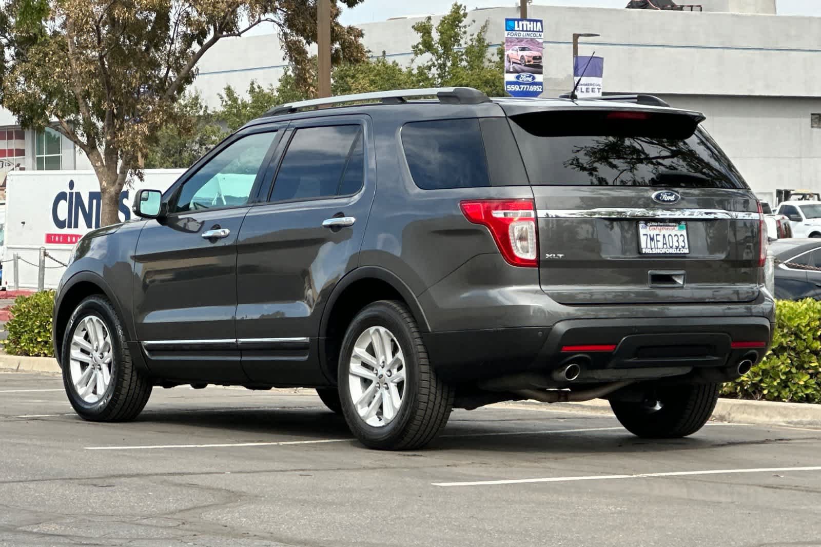 Used 2015 Ford Explorer XLT w/ Equipment Group 202B FWD image 6