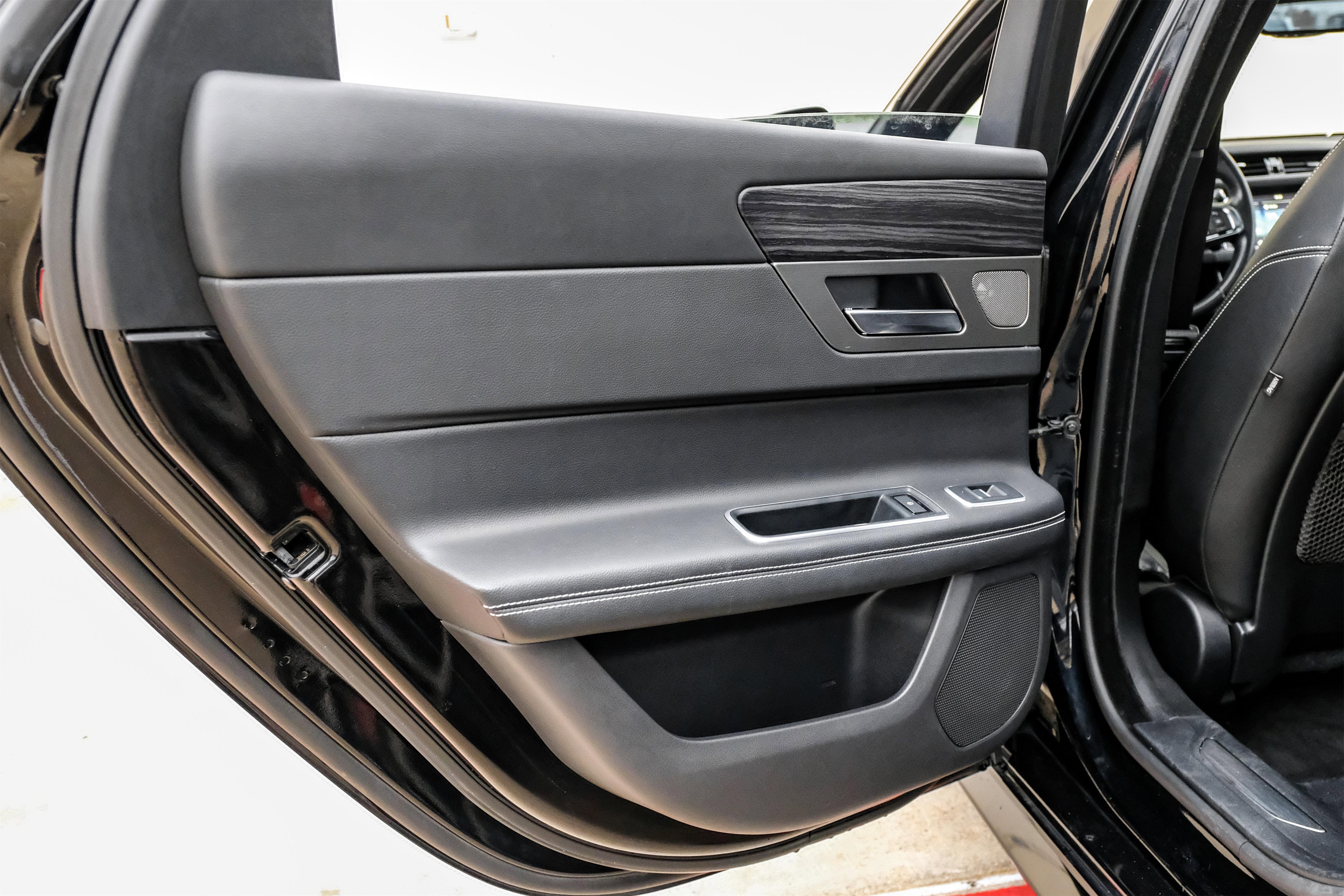 Used 2017 Jaguar XF S image 43