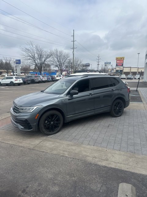 Used 2022 Volkswagen Tiguan SE R-Line image 14