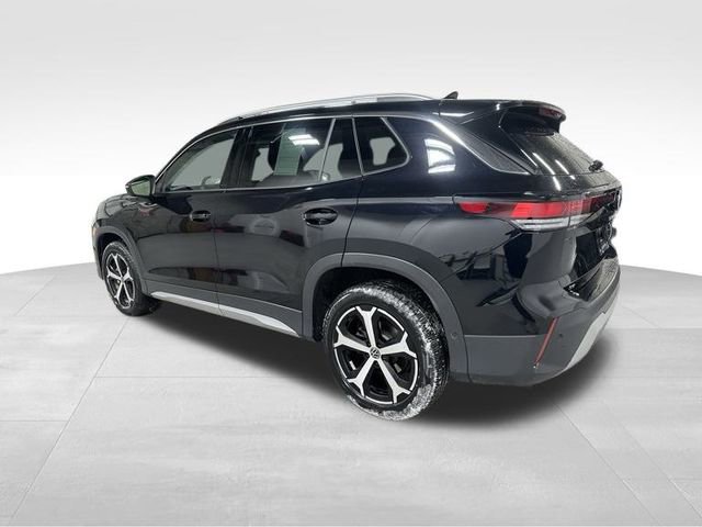 Certified 2025 Volkswagen Tiguan SE image 8