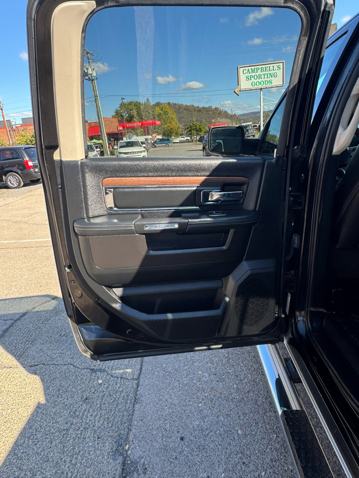 Used 2014 RAM 1500 Laramie w/ Convenience Group image 20