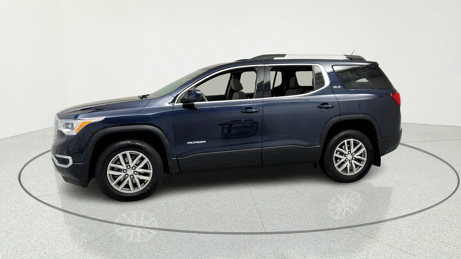 Used 2017 GMC Acadia SLE FWD image 2