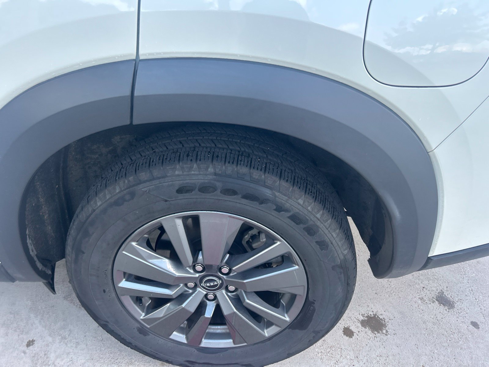 Used 2024 Nissan Pathfinder SV FWD image 14