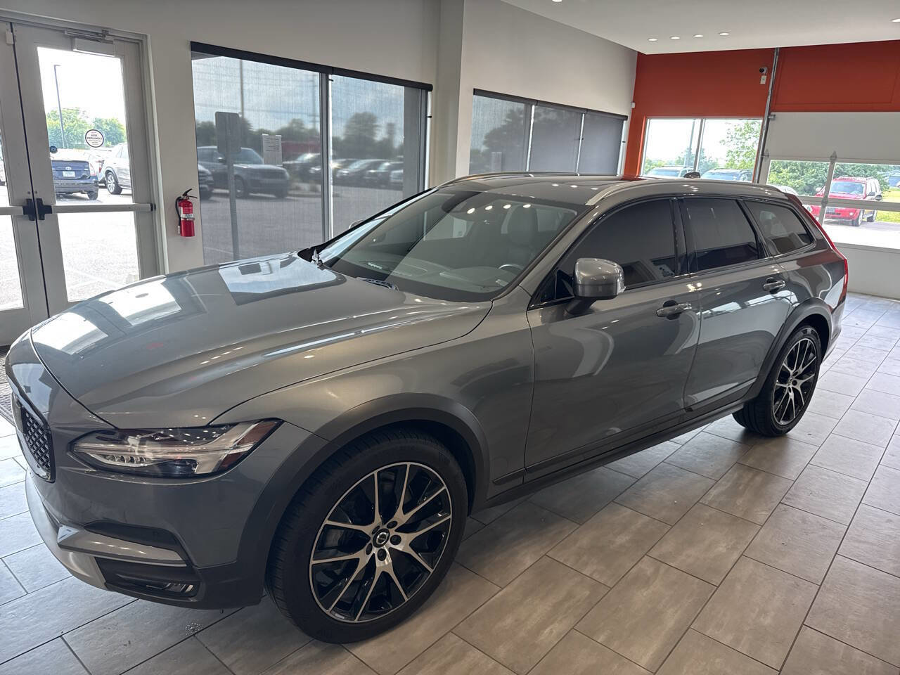 Used 2020 Volvo V90 T6 Cross Country AWD/4WD image 9