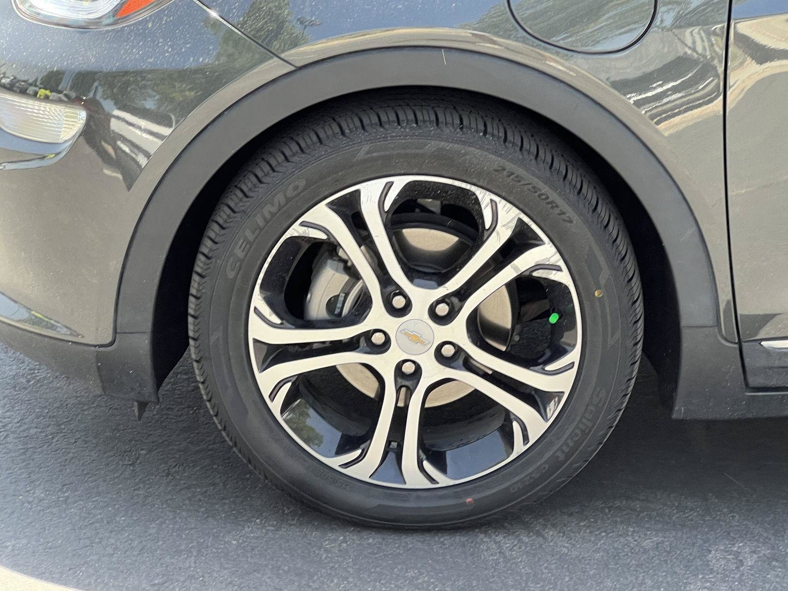 Used 2018 Chevrolet Bolt Premier w/ Driver Confidence II Package FWD image 13