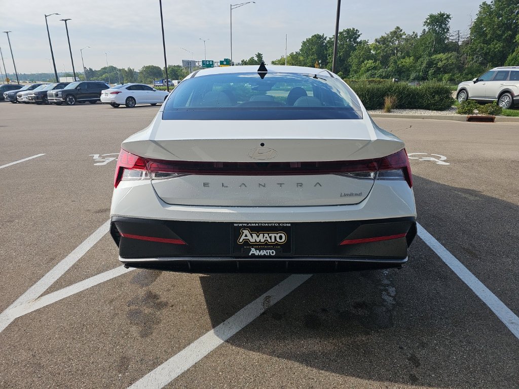 New 2026 Hyundai Elantra Limited FWD image 4