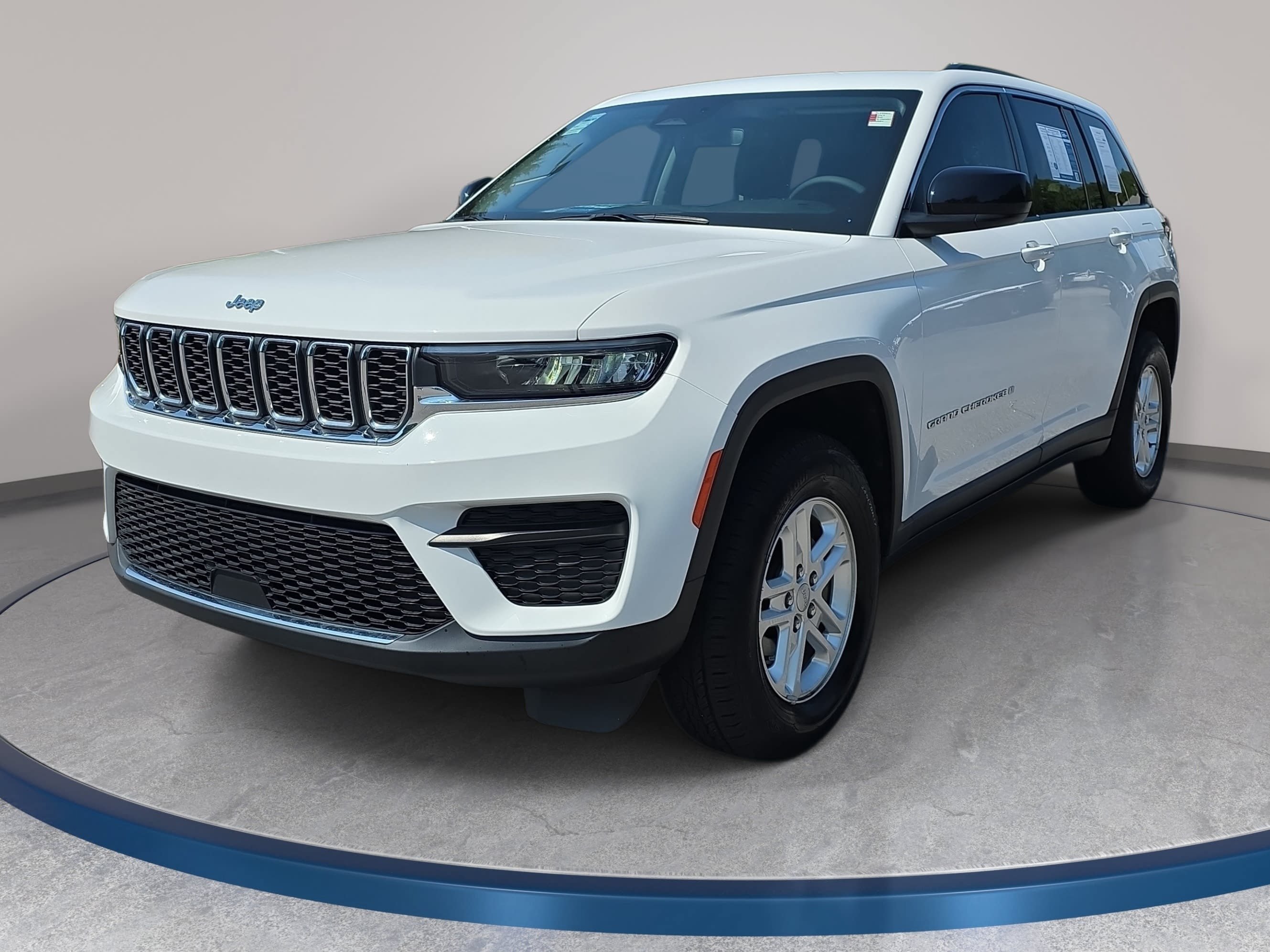 Used 2023 Jeep Grand Cherokee Laredo